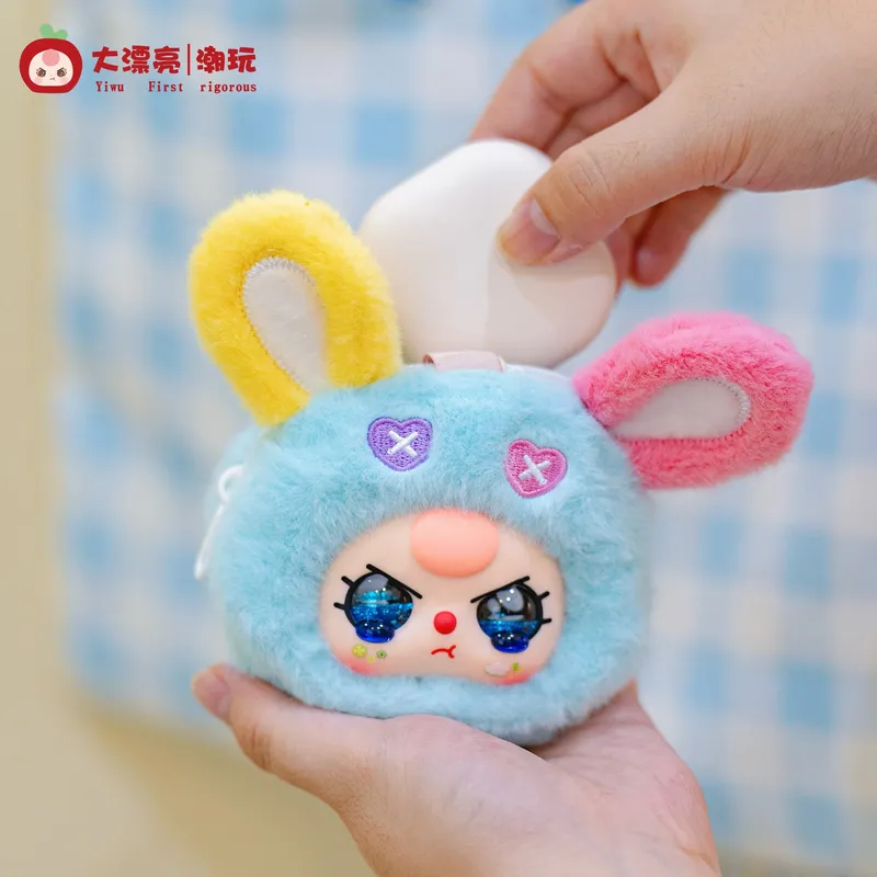 Baby Products Bag - กระเป๋าตุ๊กตาวินิลแบบสุ่มลายสามใบ ของเล่นสุดฮิต น่ารัก ใช้เป็นพวงกุญแจหรือของตกแต่ง ของขวัญเซอร์ไพรส์สำหรับเด็กผู้หญิง